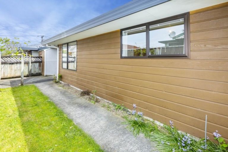 Photo of property in 2/8 Hay Street, Ebdentown, Upper Hutt, 5018
