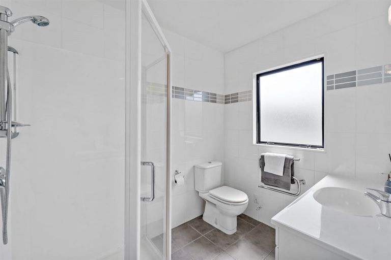 Photo of property in 8 Emlyn Place, Torbay, Auckland, 0630