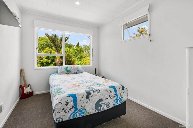 Photo of property in 77 Brian Crescent, Stanmore Bay, Whangaparaoa, 0932