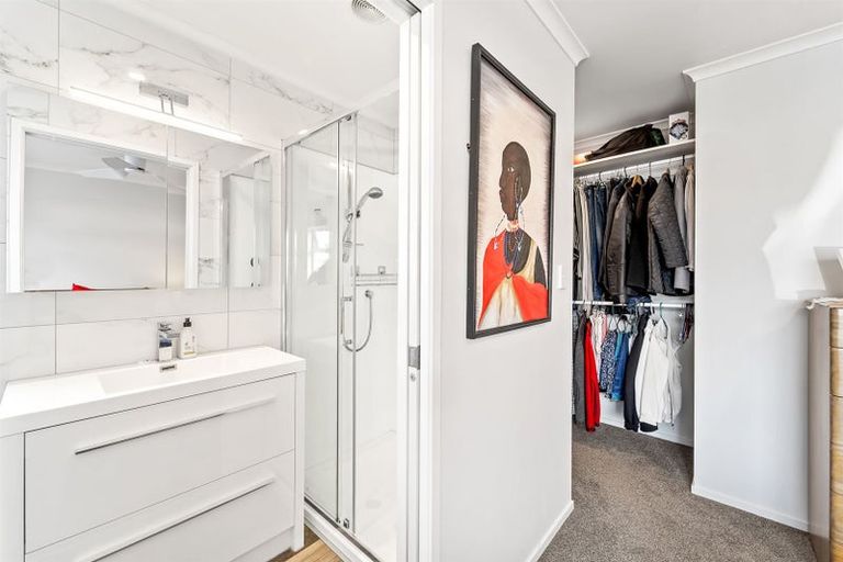 Photo of property in 1 Waitaha Close, Orewa, 0931