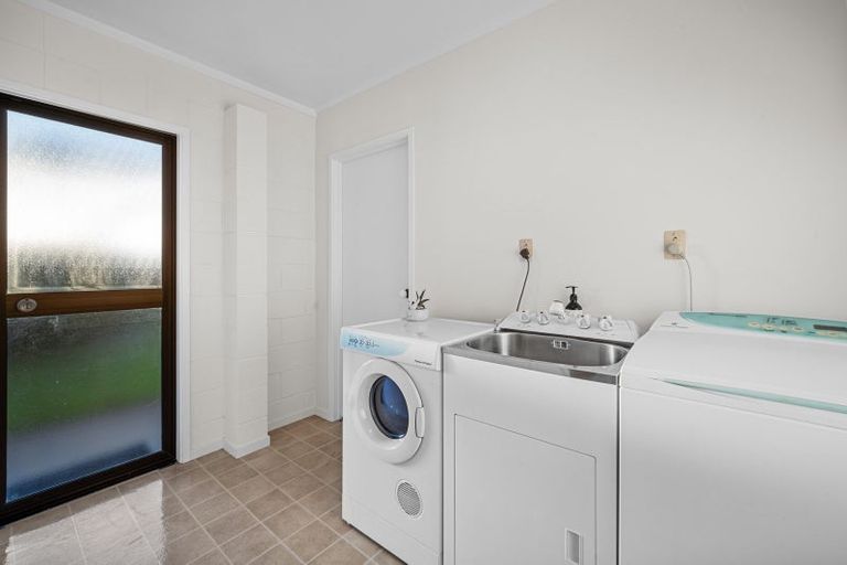 Photo of property in 21 St Annes Crescent, Wattle Downs, Auckland, 2103