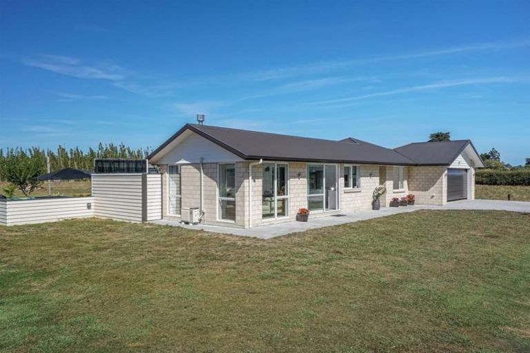 Photo of property in 773 Waitakere Road, Kumeu, 0891