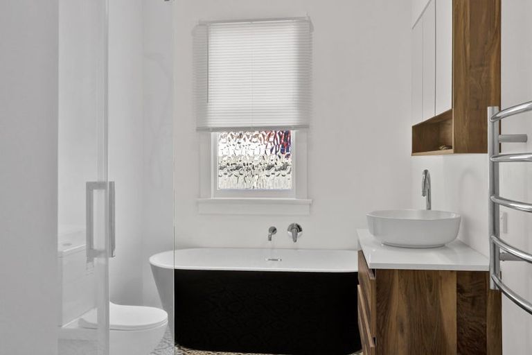 Photo of property in 195 South Road, Hawera, 4610