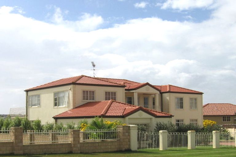 Photo of property in 16 Mansion Court, West Harbour, Auckland, 0618