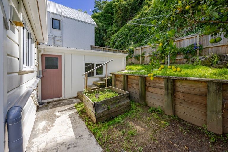 Photo of property in 27 Milton Road, Bluff Hill, Napier, 4110