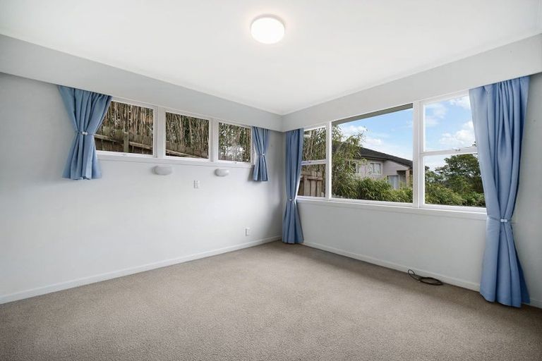 Photo of property in 392 Glenfield Road, Glenfield, Auckland, 0629