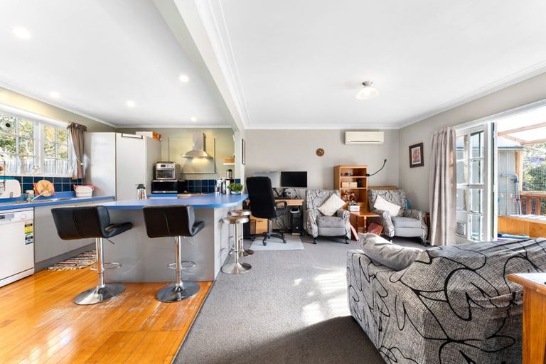 Photo of property in 49 Pupuke Road, Birkenhead, Auckland, 0627