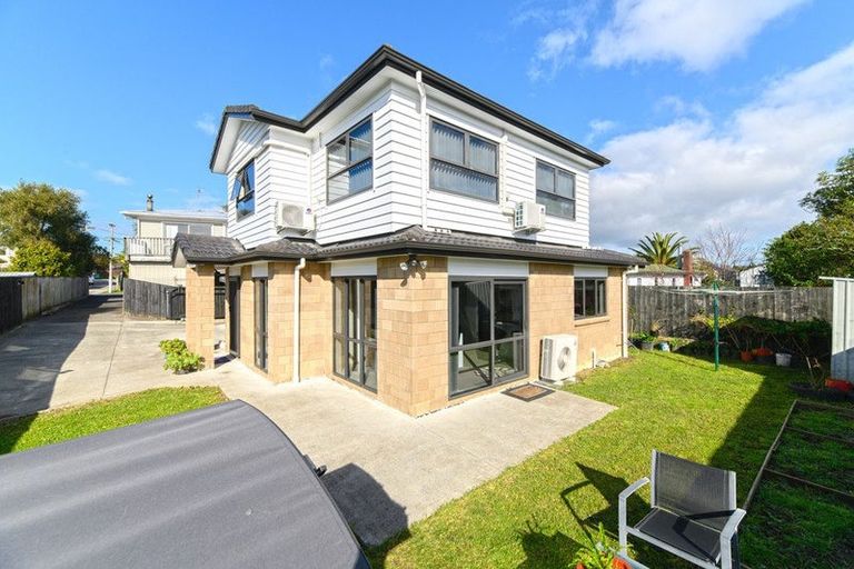 Photo of property in 9a Harrington Road, Henderson, Auckland, 0610