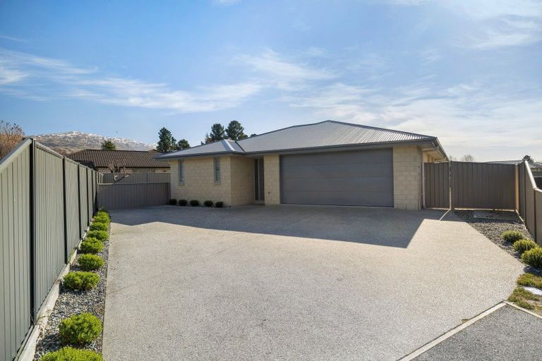 Photo of property in 12 Crabbe Place, Cromwell, 9310