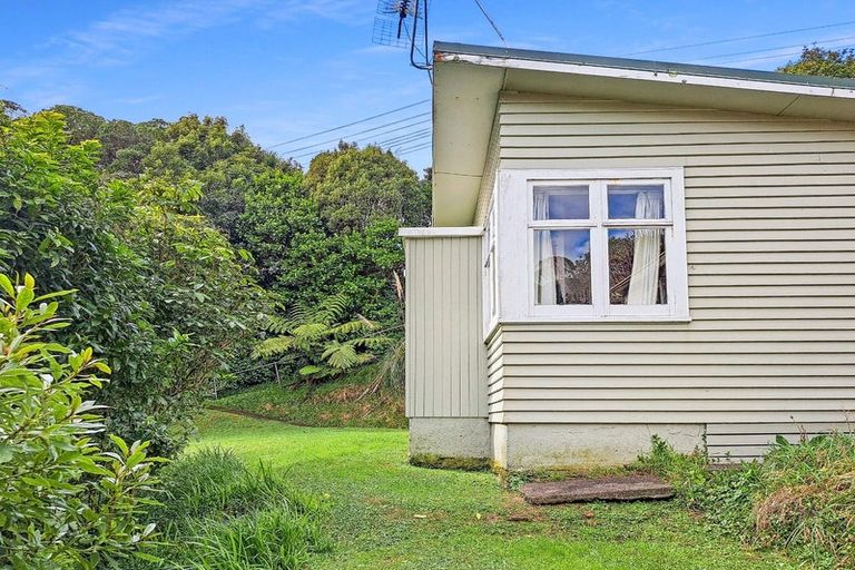 Photo of property in 42 Pokohiwi Road, Normandale, Lower Hutt, 5010