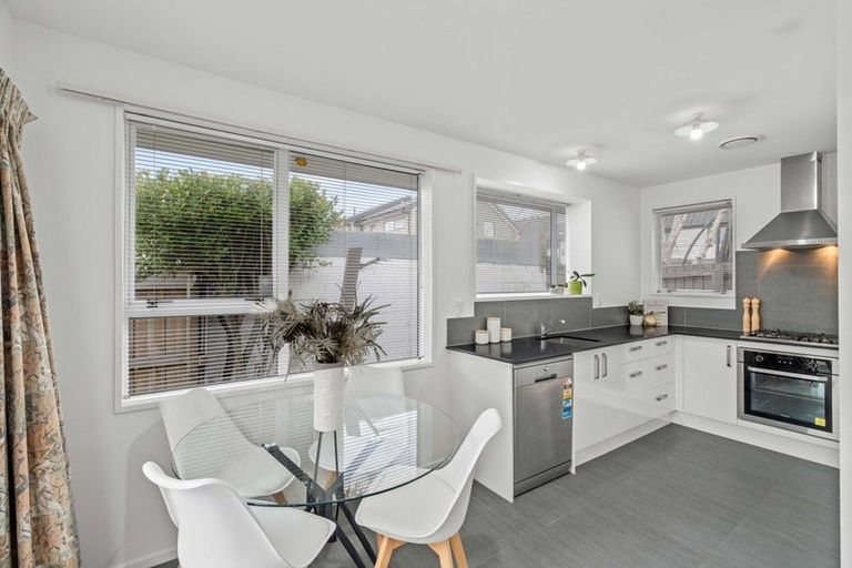 Photo of property in 3/5 Broadbent Street, Riccarton, Christchurch, 8041