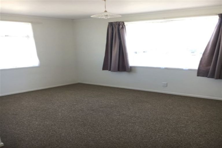 Photo of property in 28 Rena Place, West Harbour, Auckland, 0618