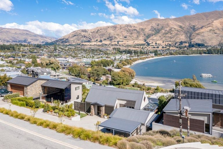 Photo of property in 32 Lismore Street, Wanaka, 9305