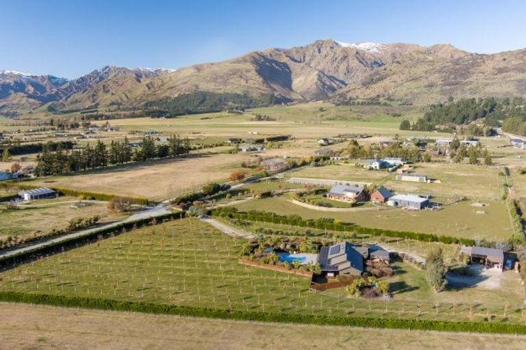 Photo of property in 118 Lachlan Avenue, Hawea Flat, Wanaka, 9382