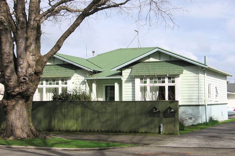 Photo of property in 8 Union Street, Hokowhitu, Palmerston North, 4410