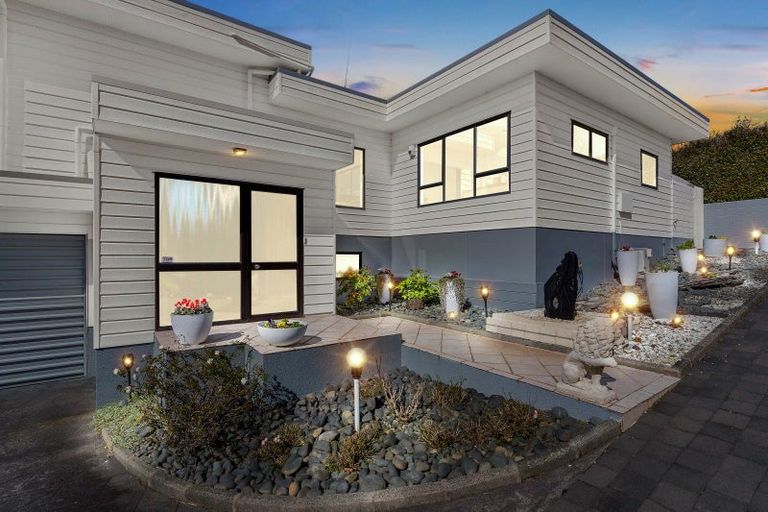 Photo of property in 123 Carlisle Road, Northcross, Auckland, 0632