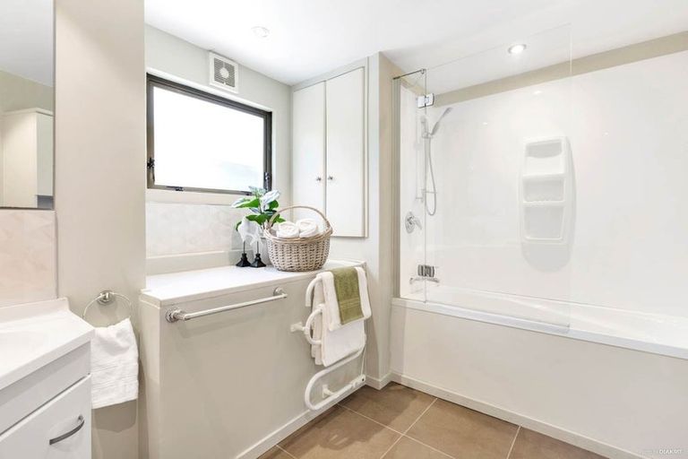 Photo of property in 2/33 Harley Road, Takapuna, Auckland, 0622