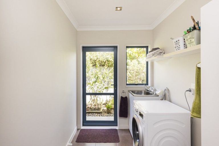 Photo of property in 29 Chestnut Close, Kelvin Grove, Palmerston North, 4414