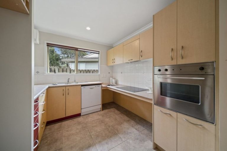 Photo of property in 42a Lisa Rise, Half Moon Bay, Auckland, 2012