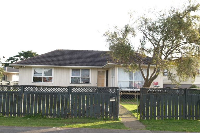 Photo of property in 10 Blake Road, Mangere East, Auckland, 2024