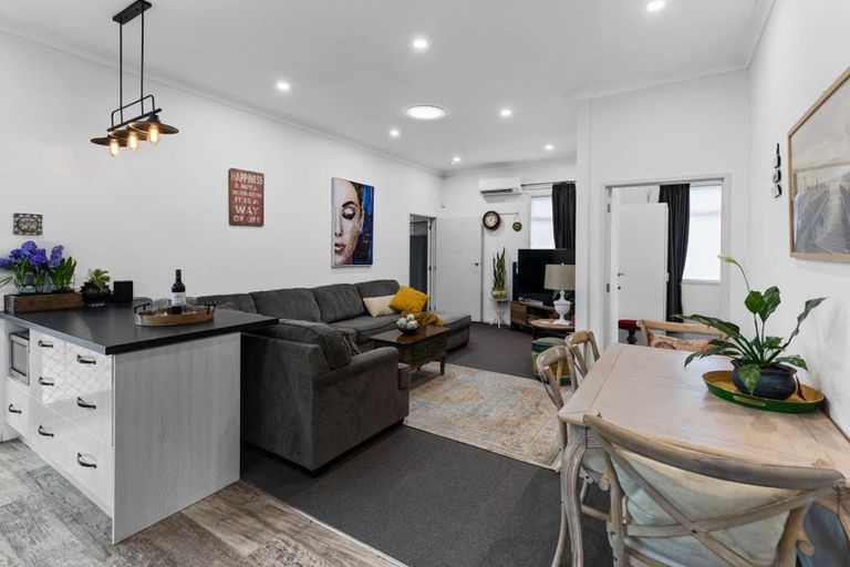 Photo of property in 373 Broadway, Stratford, 4332