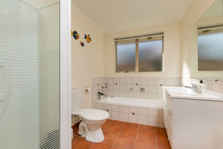 Photo of property in 27 View Ridge Drive, Ranui, Auckland, 0612