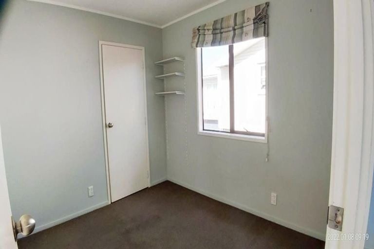 Photo of property in 722 East Coast Road, Pinehill, Auckland, 0632