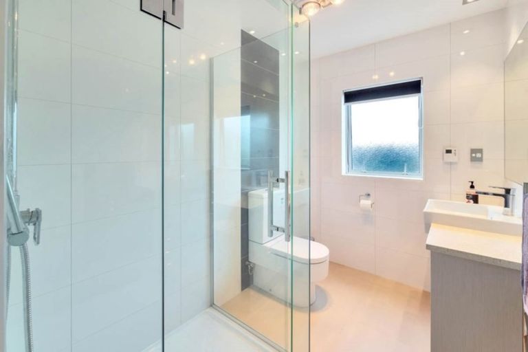 Photo of property in 47 Sohlue Place, Oteha, Auckland, 0632