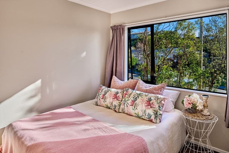 Photo of property in 3 Makora Grove, Paremata, Porirua, 5024