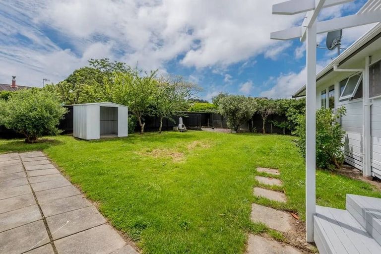 Photo of property in 8-8a Walton Avenue, Waikanae, 5036
