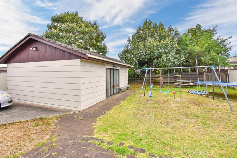 Photo of property in 4 Adel Place, Weymouth, Auckland, 2103