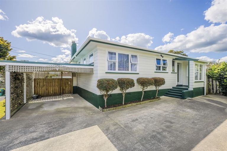 Photo of property in 35 Youngs Road, Papakura, 2110
