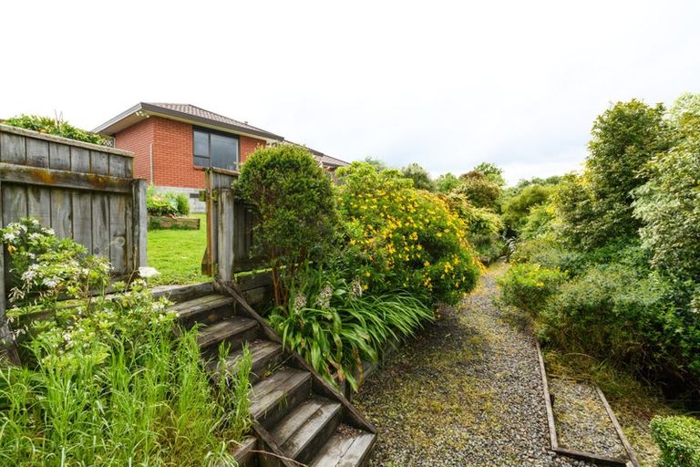 Photo of property in 11 Greenwood Place, Fitzherbert, Palmerston North, 4410
