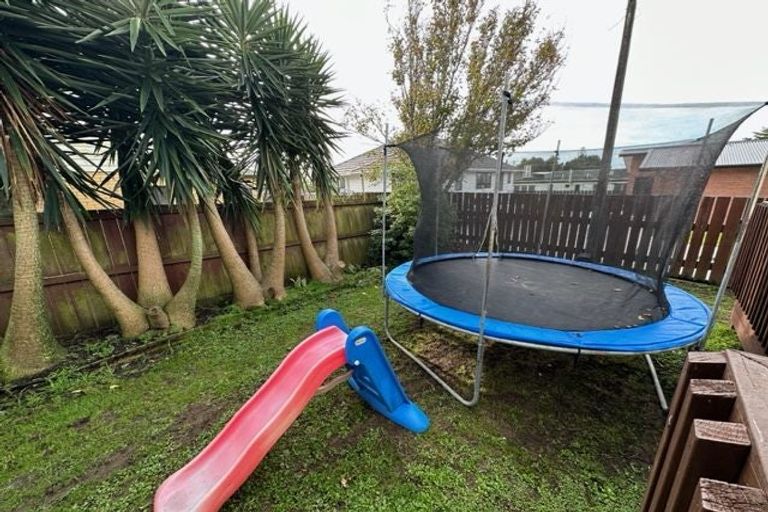 Photo of property in 60a Waimumu Road, Massey, Auckland, 0614