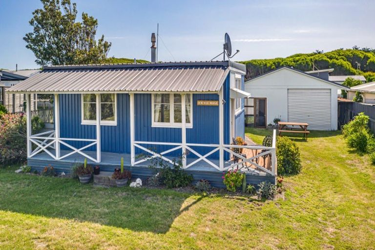 Photo of property in 10 Mahuri Street, Himatangi Beach, Foxton, 4891