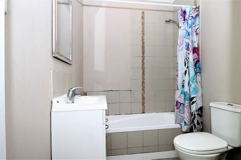 Photo of property in 1/1 Wattle Road, Sunnyvale, Auckland, 0612