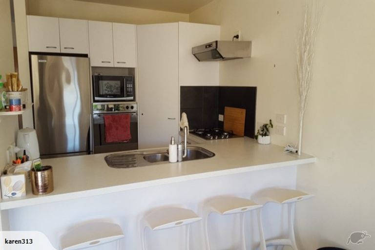 Photo of property in 3/14 Fields Parade, Oteha, Auckland, 0632