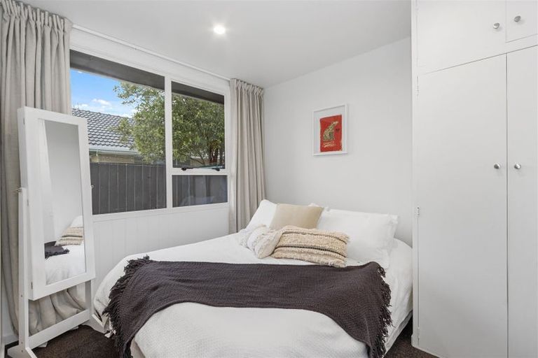 Photo of property in 8b Queenspark Drive, Parklands, Christchurch, 8083