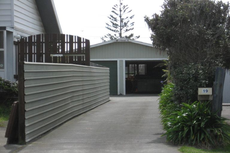 Photo of property in 19 Tongariro Street, Castlecliff, Whanganui, 4501