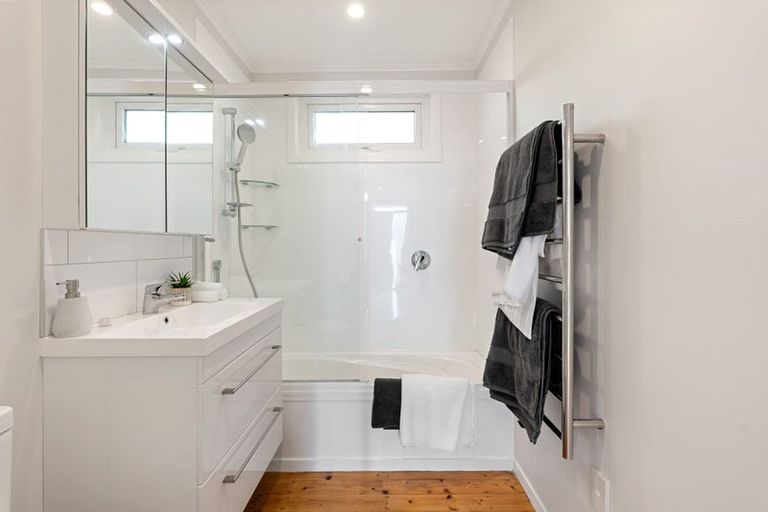 Photo of property in 68 Kinghorne Street, Strathmore Park, Wellington, 6022