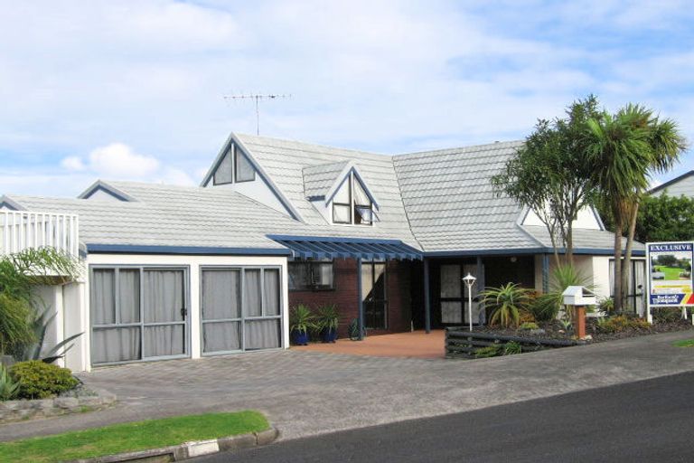 Photo of property in 23 Mark Edward Drive, Half Moon Bay, Auckland, 2012