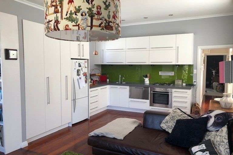 Photo of property in 10 Milton Street, Berhampore, Wellington, 6023