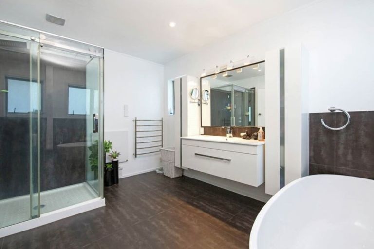 Photo of property in 132 Sandspit Road, Shelly Park, Auckland, 2014