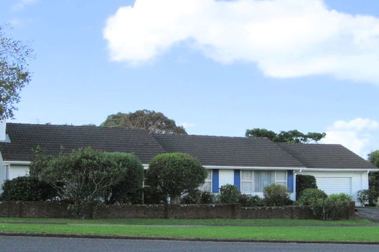 Photo of property in 8 Whiteacres Drive, Sunnyhills, Auckland, 2010