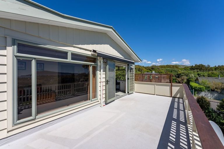 Photo of property in 2 Tui Crescent, Waikanae, 5036