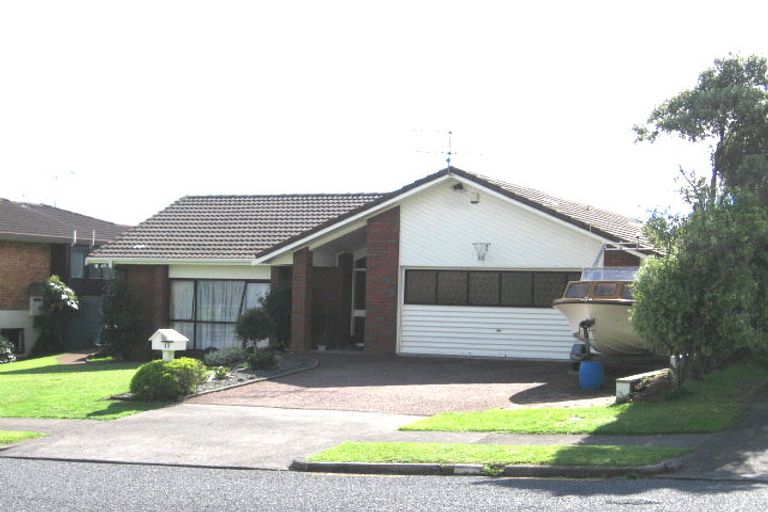 Photo of property in 13 Loloma Drive, Half Moon Bay, Auckland, 2012