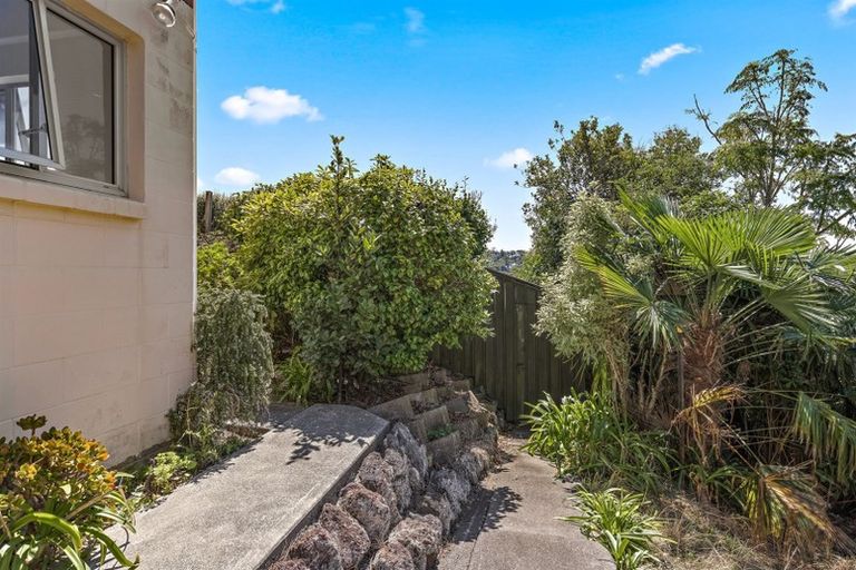 Photo of property in 2/12 Beechwood Road, Rothesay Bay, Auckland, 0630