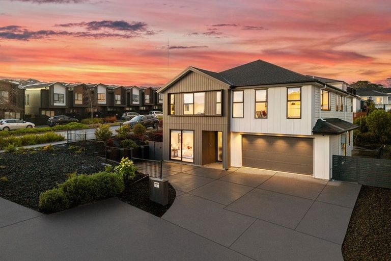 Photo of property in 1 Luff Place, Long Bay, Auckland, 0630