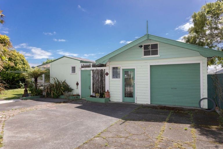 Photo of property in 3 Gordon Street, Dannevirke, 4930