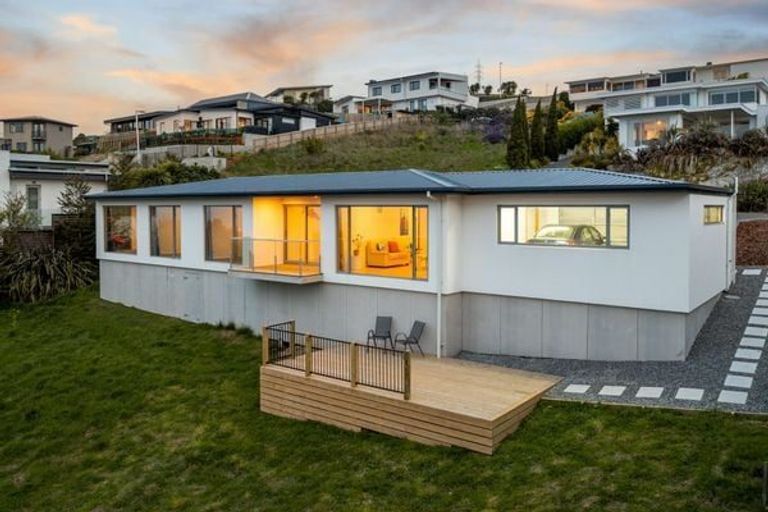 Photo of property in 5 Stoneyridge Close, Mount Pleasant, Christchurch, 8081